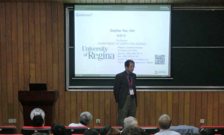JingTao Yao教授做大会报告