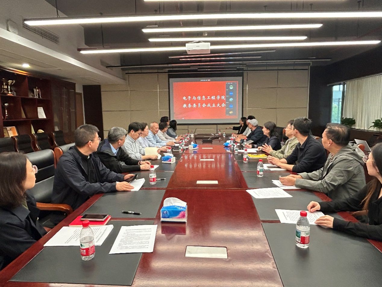 会议室里的人们 AI 生成的内容可能不正确。 会议室里的人们 AI 生成的内容可能不正确。