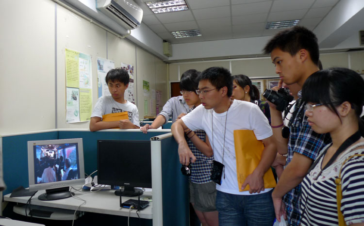 西瓜视频
师生参观成功大学行动实验室